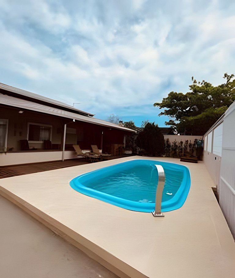 São Francisco do Sul, 900m do mar com piscina