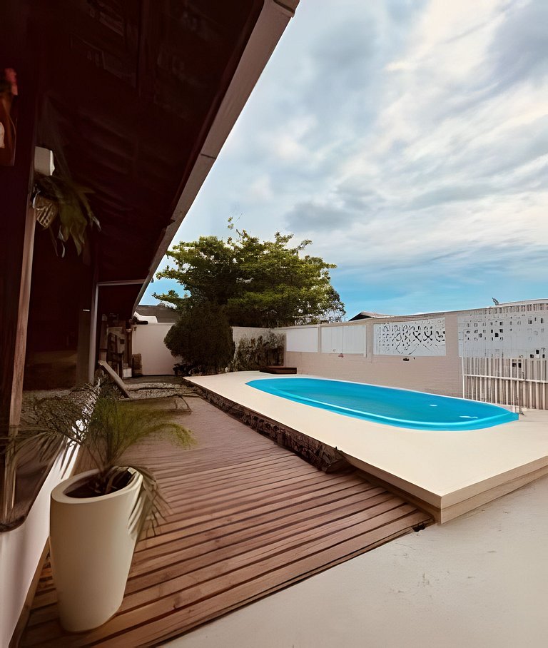 São Francisco do Sul, 900m do mar com piscina