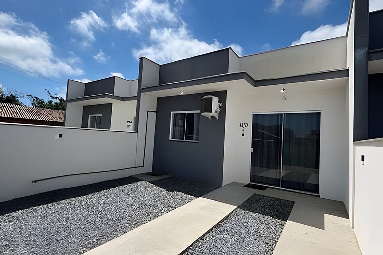 Casa a apenas 950 metros do mar em São Francisco do Sul!